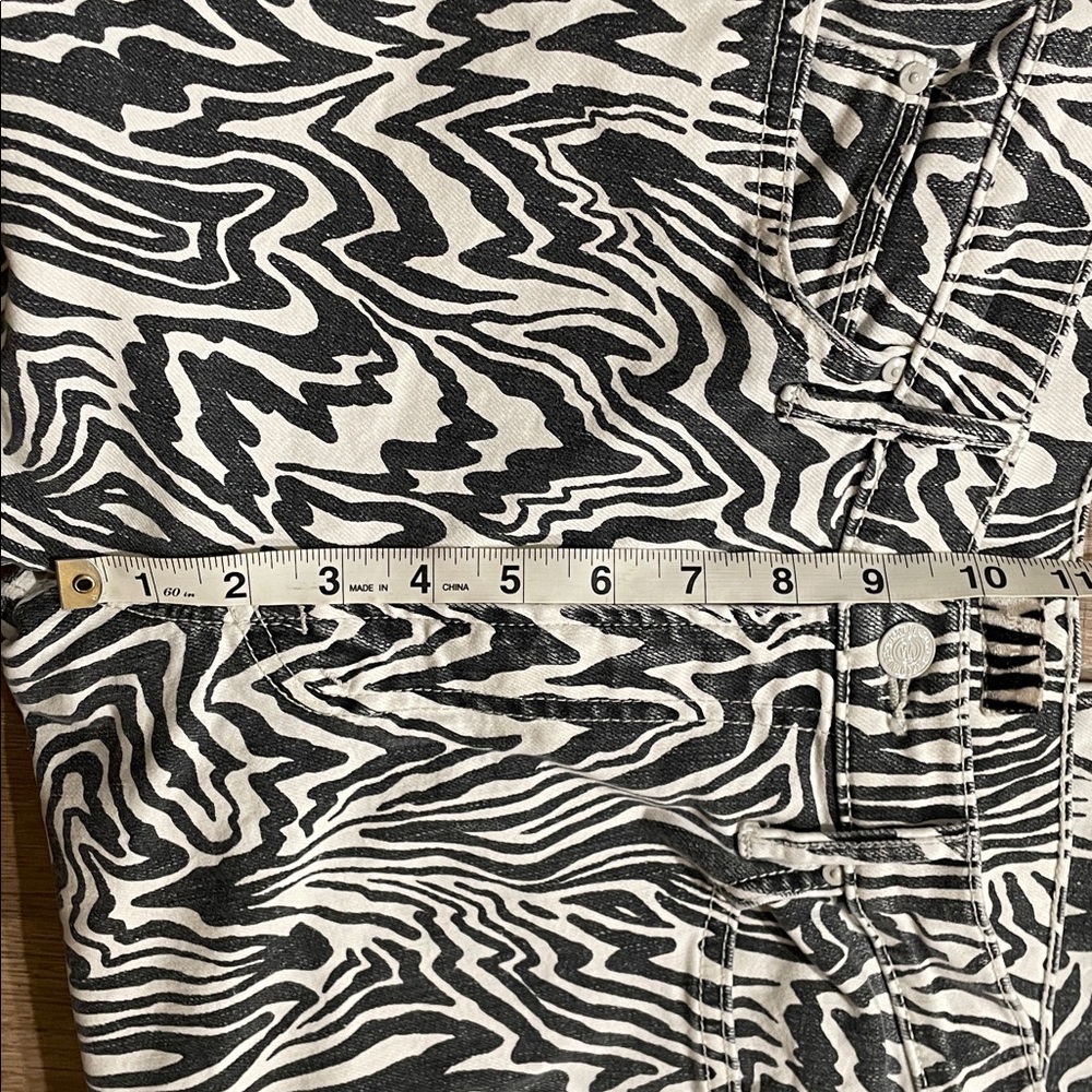 MOTHER High Waisted Rascal Ankle Frey in 'Hoofin It' White and Black Pattern - Picture 14 of 16